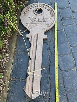 Barn Find Vintage Large Metal Yale Key Shop Display Locksmith Advertising Rare