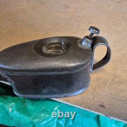 MILITARY 1953 CROWS FOOT VINTAGE MOTOR CAR SQUIRT OIL CAN OILER rare this good
