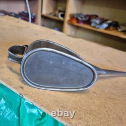MILITARY 1953 CROWS FOOT VINTAGE MOTOR CAR SQUIRT OIL CAN OILER rare this good