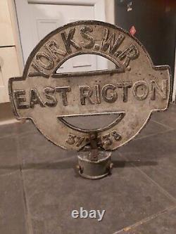 RARE VINTAGE FINGERPOST TOP ROUND SIGN from east rigton west riding yorkshire