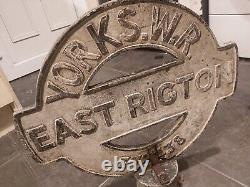 RARE VINTAGE FINGERPOST TOP ROUND SIGN from east rigton west riding yorkshire