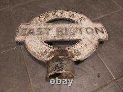RARE VINTAGE FINGERPOST TOP ROUND SIGN from east rigton west riding yorkshire
