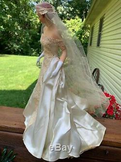 RARE Vintage Countertop Store Display Bride Mannequin Wedding Dress Advertising