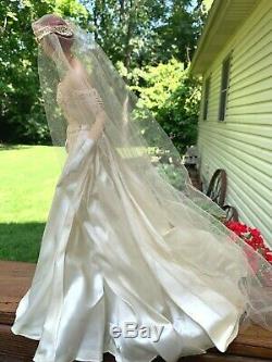 RARE Vintage Countertop Store Display Bride Mannequin Wedding Dress Advertising